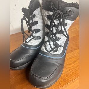 Totes Gray Textured Sole